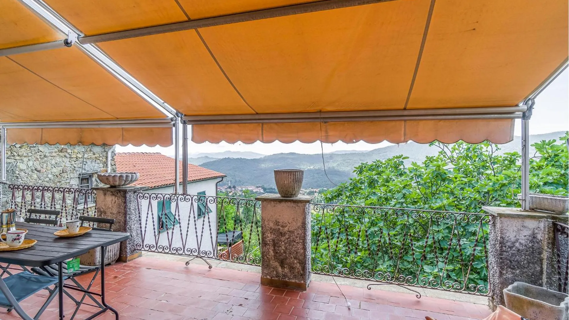 Pet Friendly Home In Carro Italy